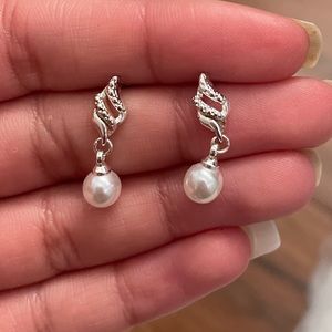 Pearl earring and necklace set